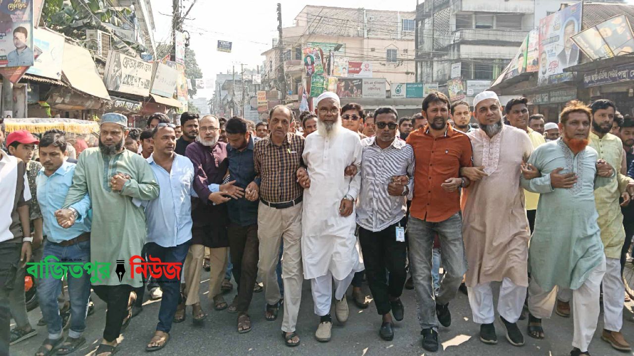 কিশোরগঞ্জে হকারদের হামলার প্রতিবাদে ব্যবসায়ীদের দোকানপাট বন্ধ